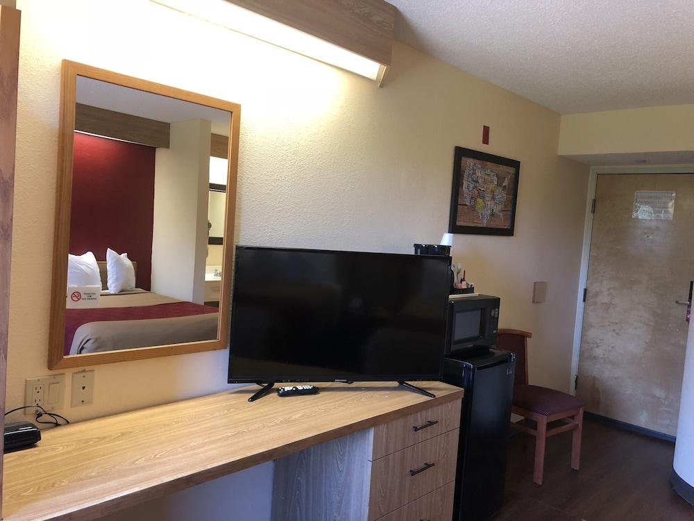 Econo Lodge London North photo 11