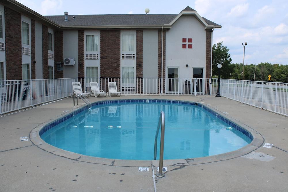 Boarders Inn & Suites photo 12
