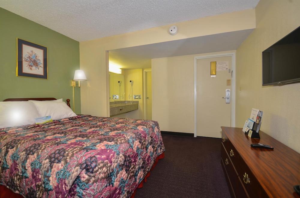 Days Inn by Wyndham Southern Hills/ORU photo 35