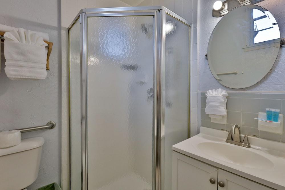 Coastal Waters Inn photo 6