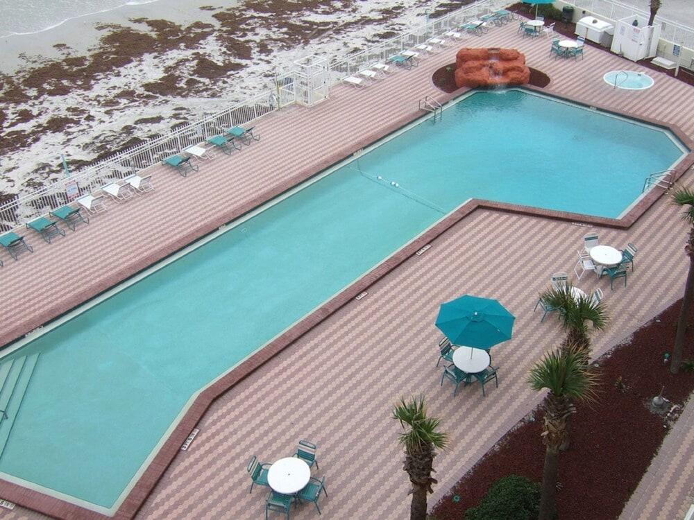 Harbour Beach Oceanfront Resort photo 5