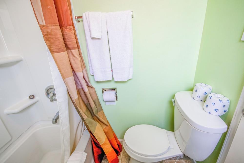 OYO Travelier Motel photo 26
