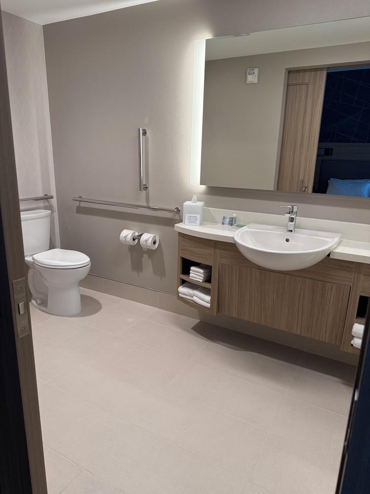Springhill Suites By Marriott Fargo photo 26