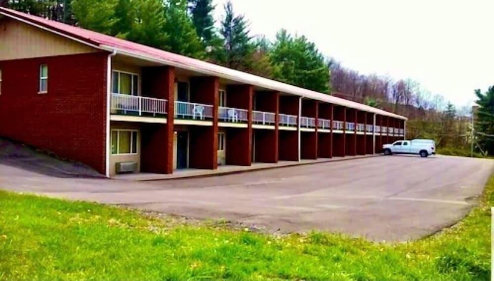 Sutton Lane Motel photo 10