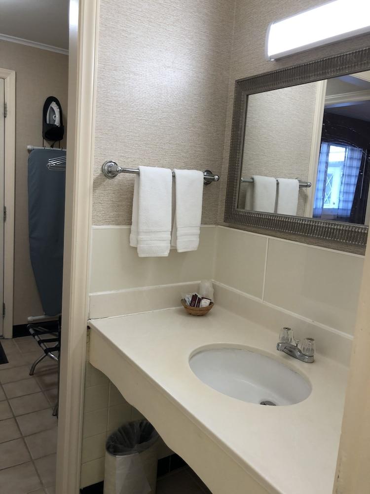 Wilbraham Inn photo 31