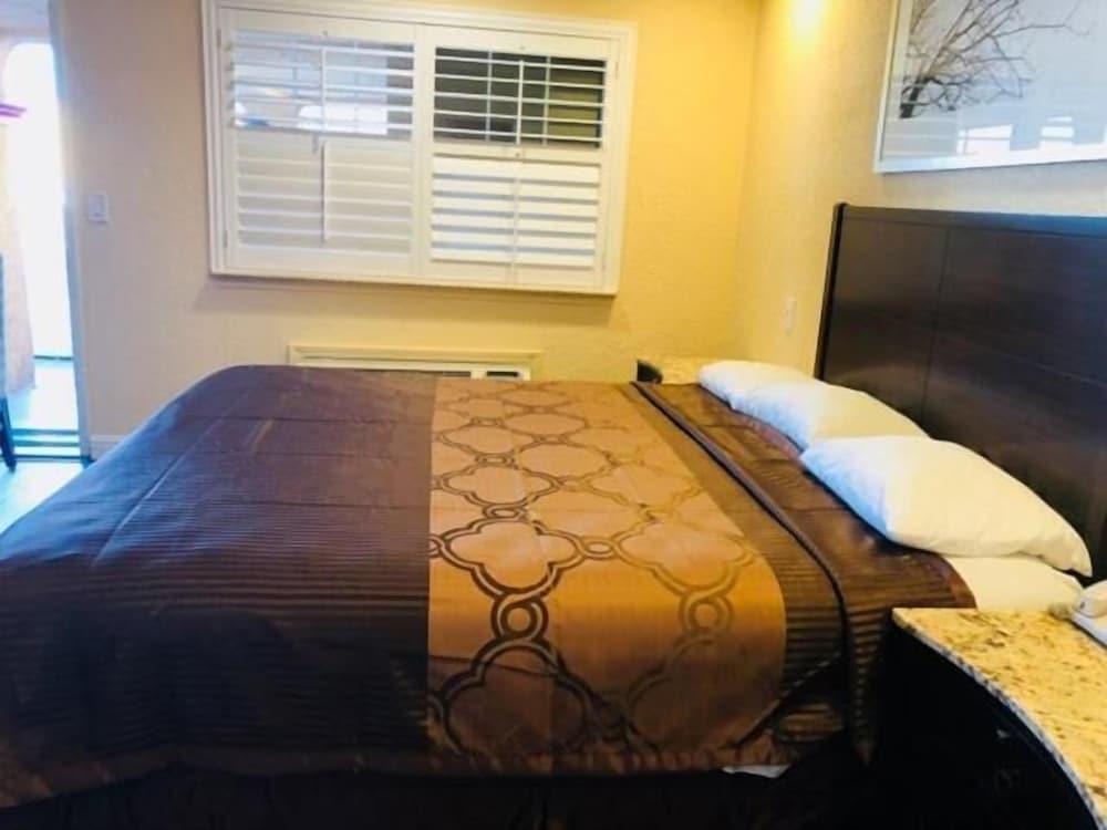 Bayshore Inn photo 17