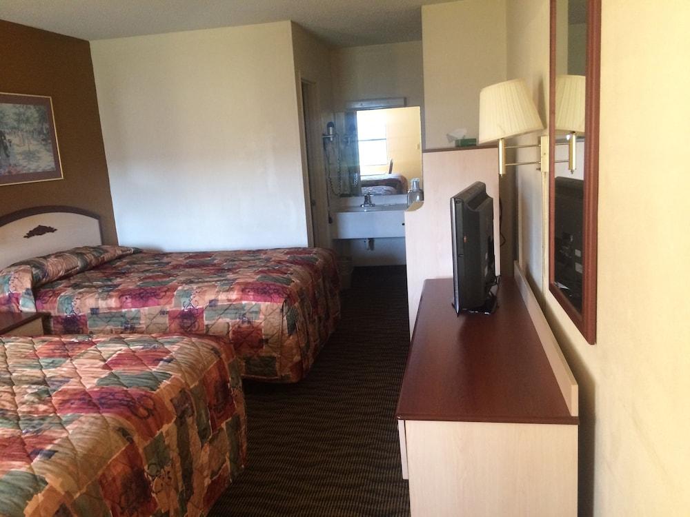 Suite Stay Talladega photo 8
