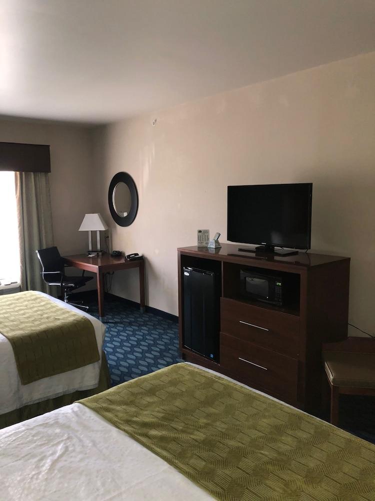 Country View Inn & Suites photo 47