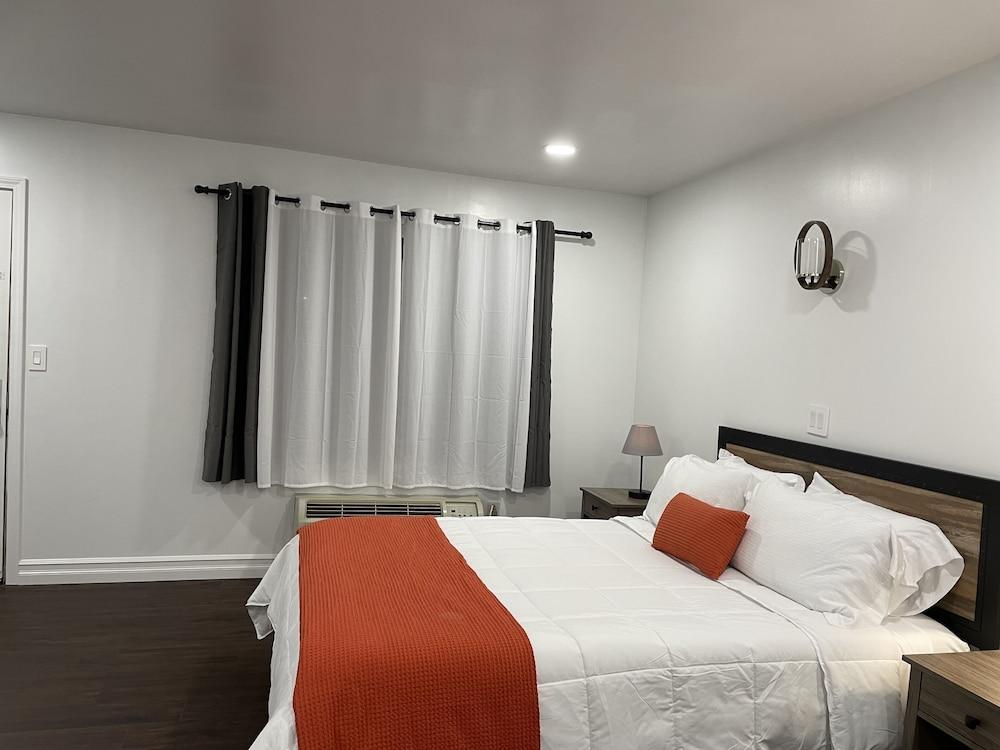 Gatehouse Motel photo 20