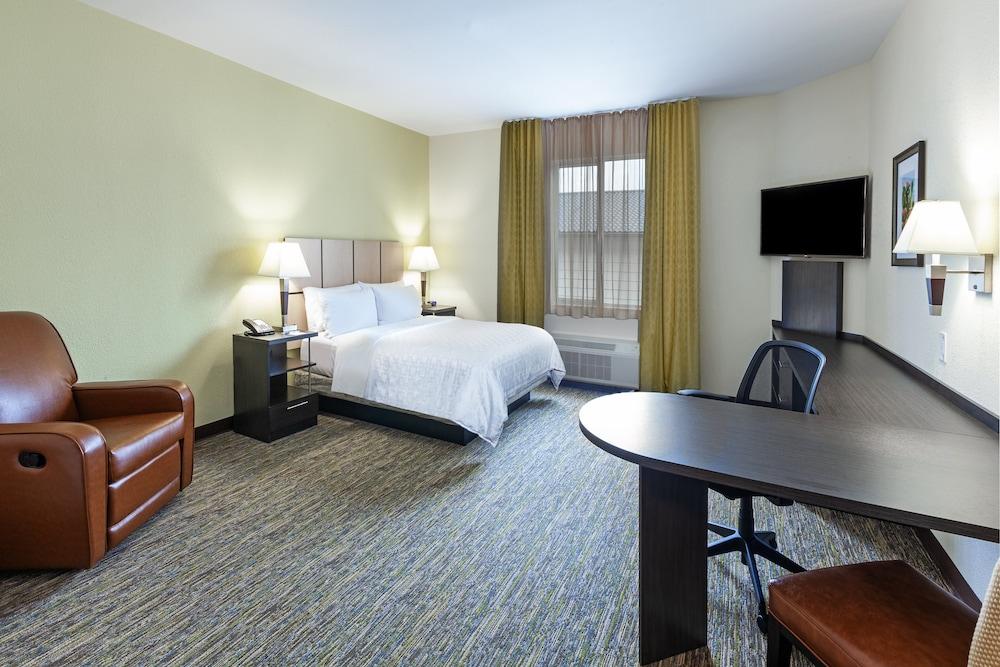 Candlewood Suites Houston North I45 by IHG photo 3