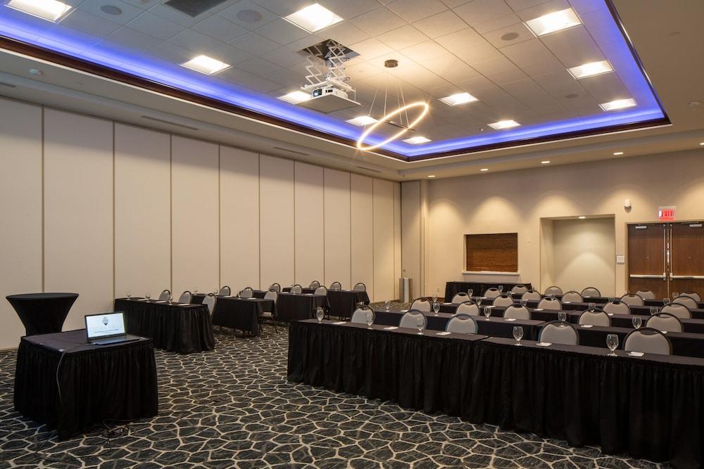 Hilton Garden Inn Cedar Falls photo 34