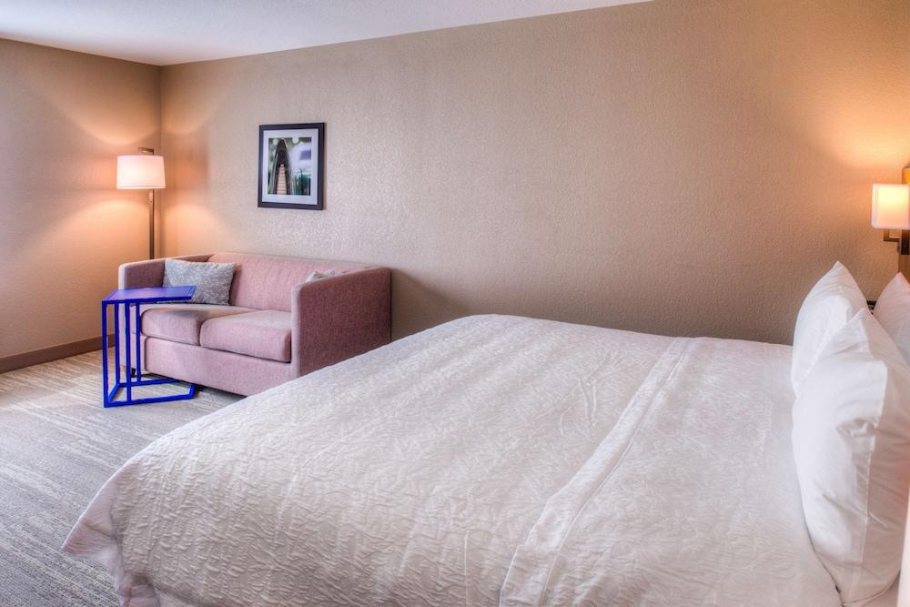 Hampton Inn & Suites Wixom photo 29