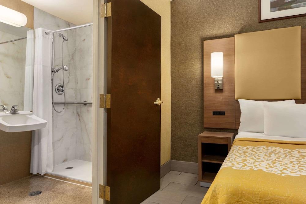 Days Inn by Wyndham Brooklyn photo 9