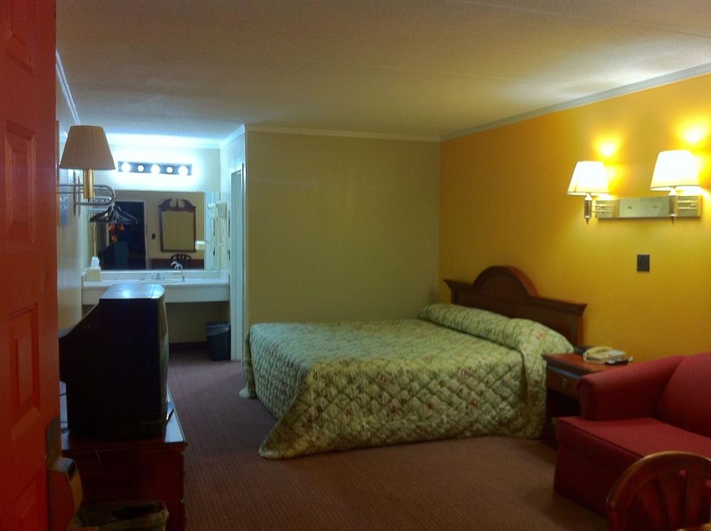 Rodeway Inn Charlotte South photo 4