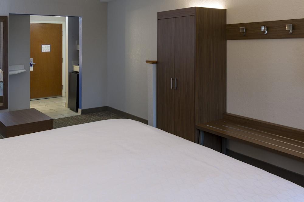 Holiday Inn Express Hotel & Suites Hillview by IHG photo 11