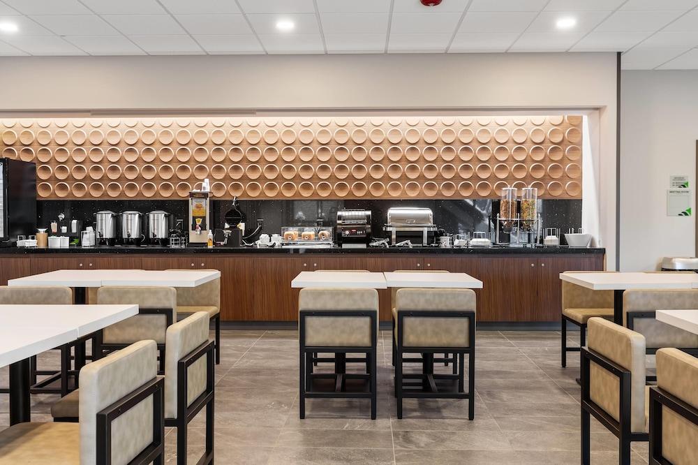 Wingate by Wyndham Geneva at SPIRE Academy photo 30