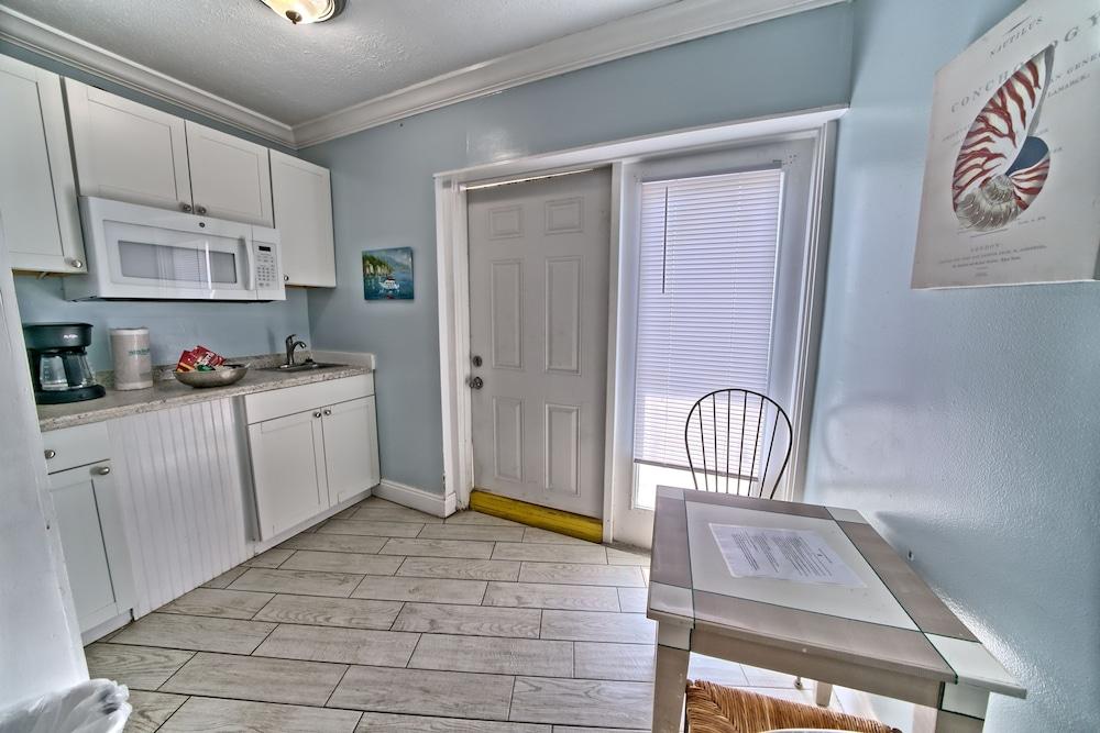 Pineapple Villas on Laguna Beach photo 25