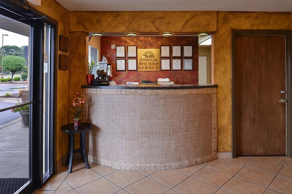 Americas Best Value Inn & Suites University Ave photo 10