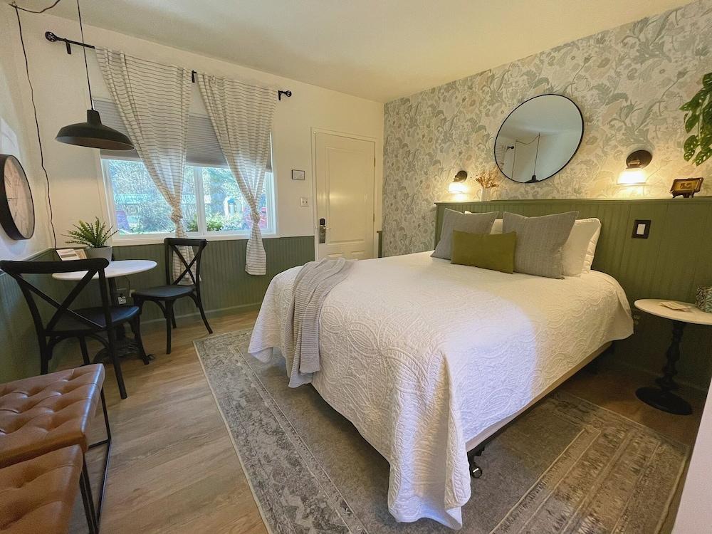 Emerald Valley Inn photo 38