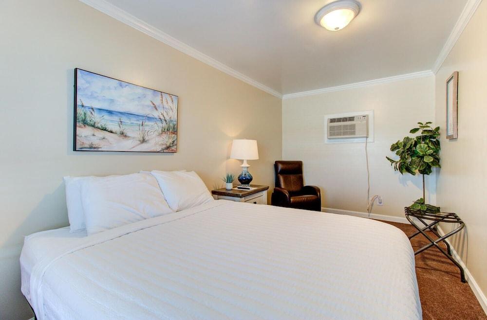 SeaWitch Motel photo 32