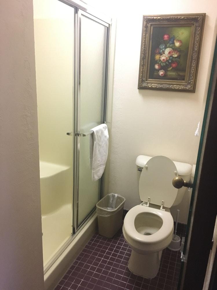 Derby Inn & Suites photo 21