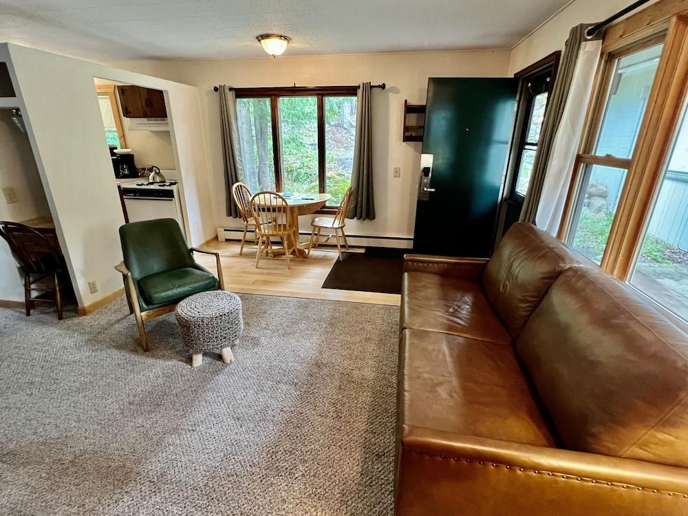 Thomsonite Beach Inn photo 49