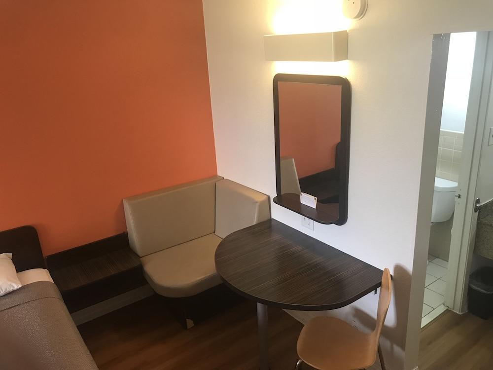 Motel 6 Houston, TX - East photo 9