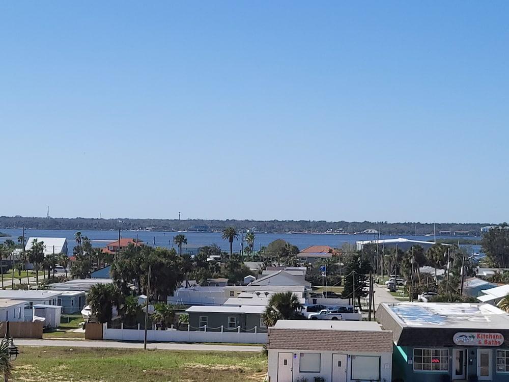 Beachside Hotel photo 54