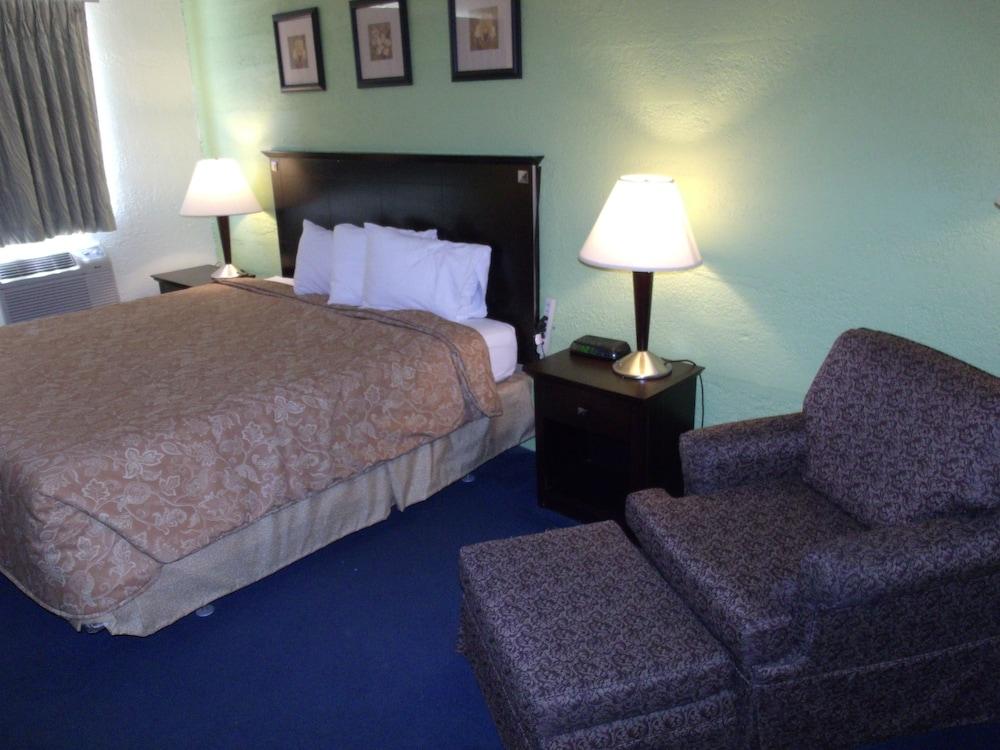Relax Inn photo 12