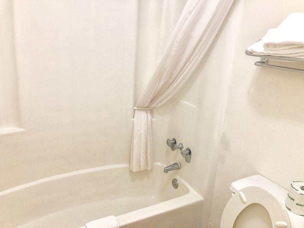 Days Inn by Wyndham Manning photo 15
