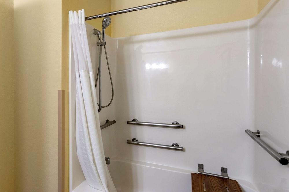 Comfort Inn & Suites North Aurora - Naperville photo 28