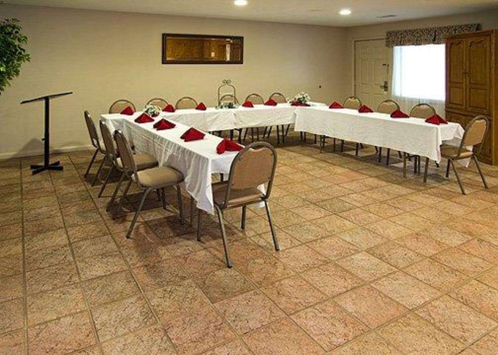 Econo Lodge Inn & Suites Columbus near Fort Benning photo 20