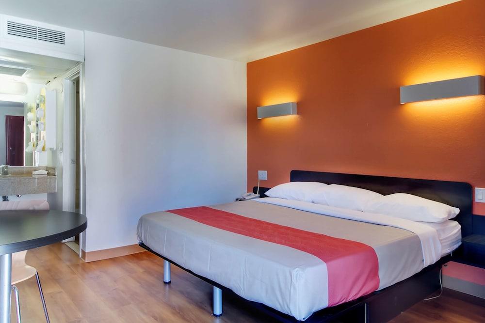 Motel 6 Capitol Heights, MD - Washington photo 12