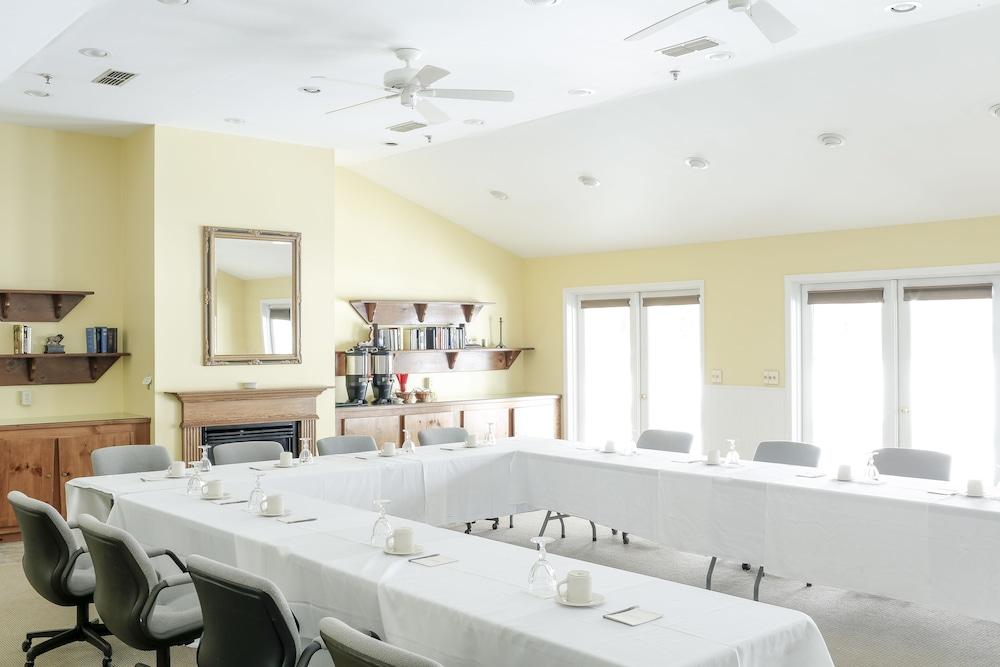 Delamater Inn photo 29