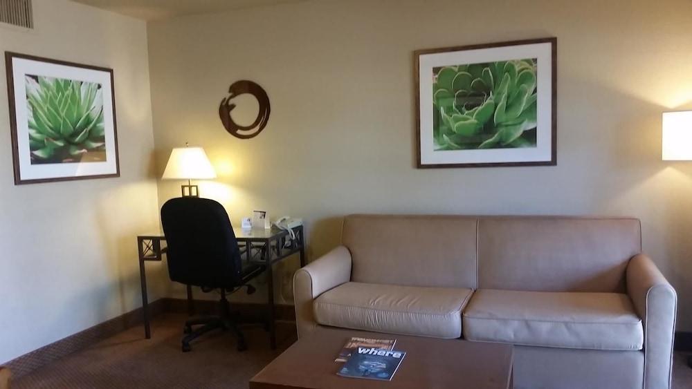 Mesa Golf Inn & Suites photo 4