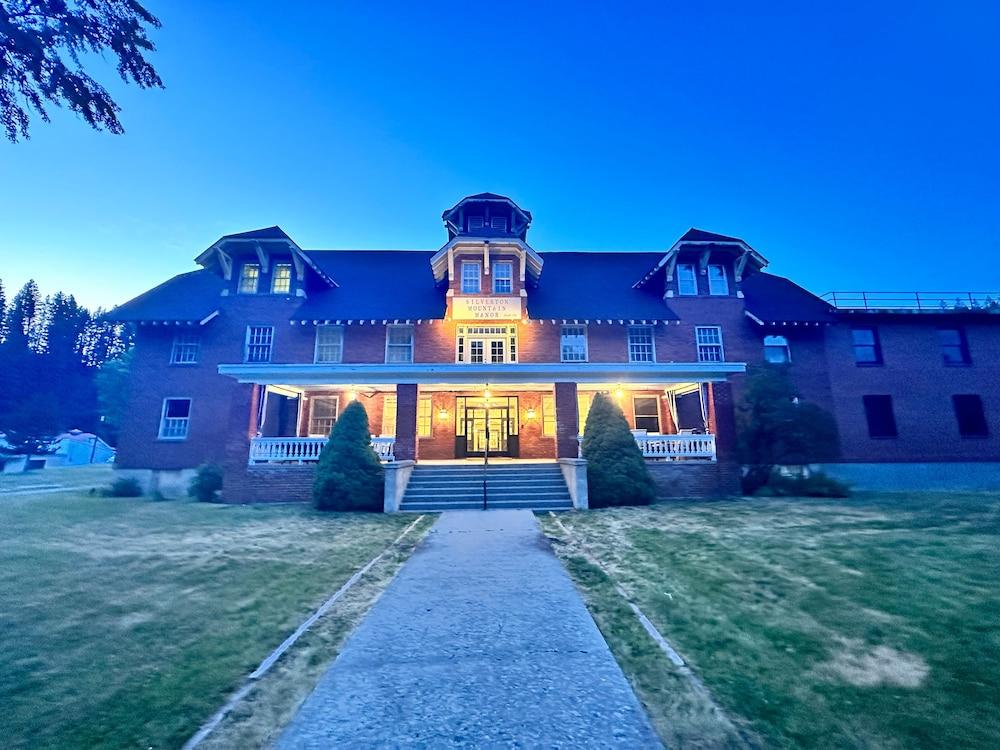 Silverton Mountain Manor photo 17
