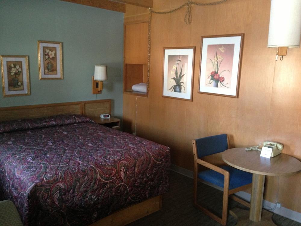 Jamestown Motel photo 12
