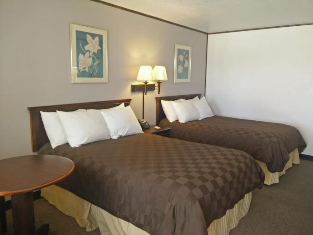 Relax Inn Mineral Wells photo 23