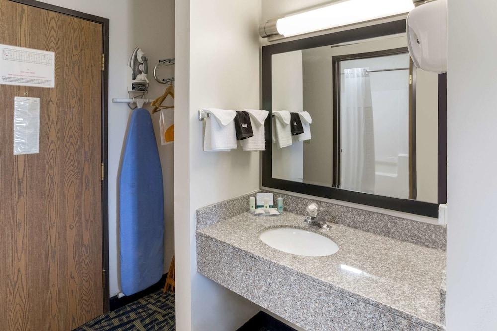 Quality Inn Rochelle photo 10