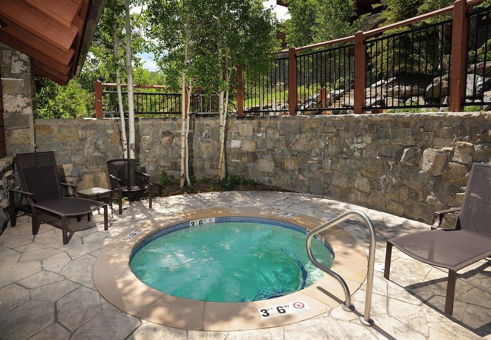 Hummingbird by Elevation Accommodations photo 25