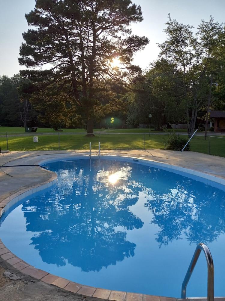 Cedar Falls Motel photo 18