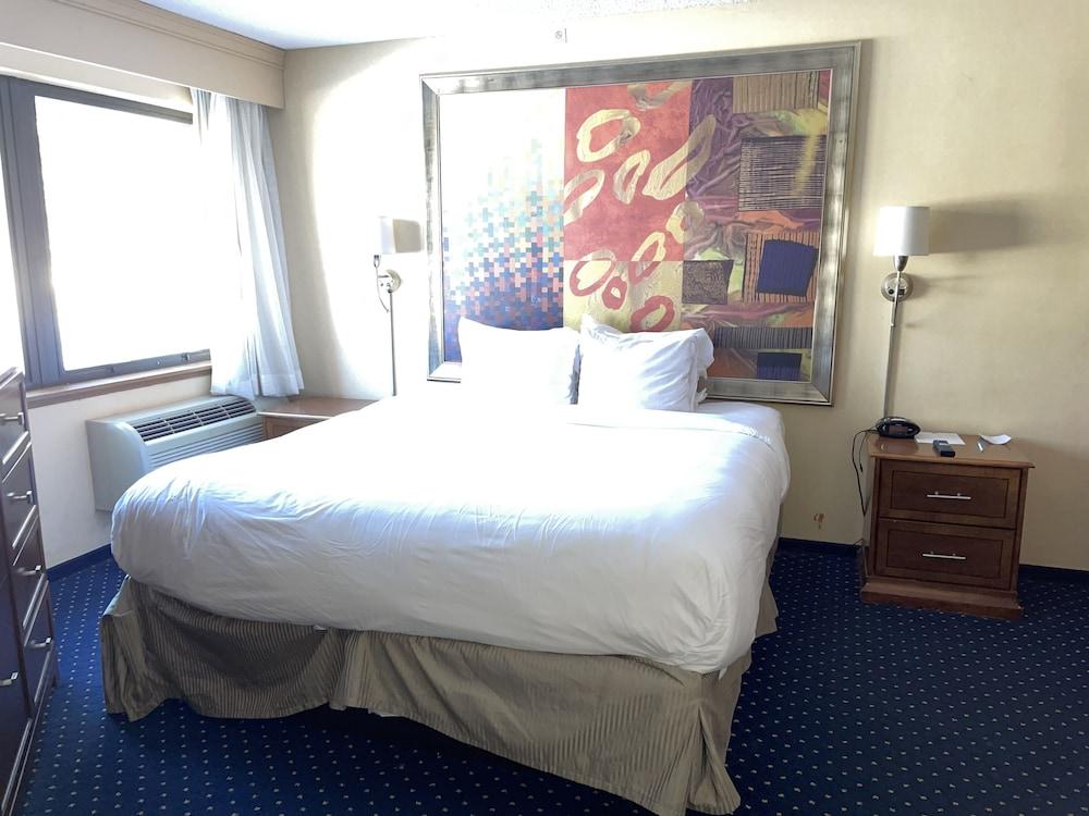 Howard Johnson by Wyndham Merrillville photo 7
