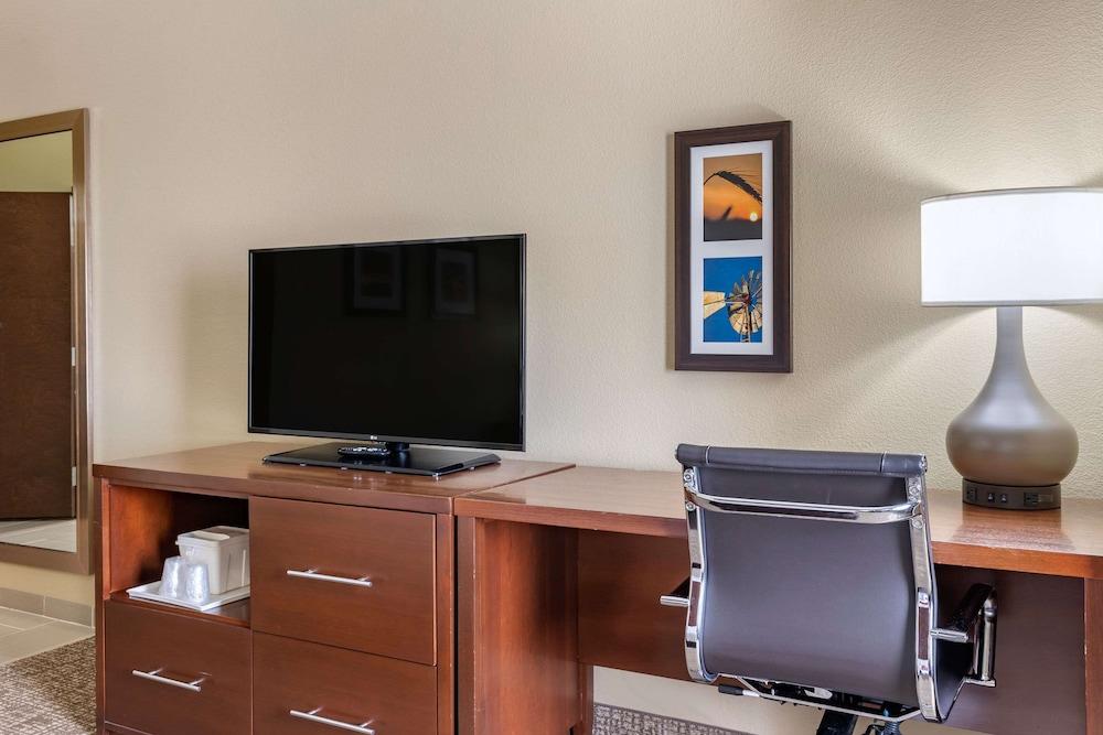 Comfort Inn & Suites Augusta photo 22