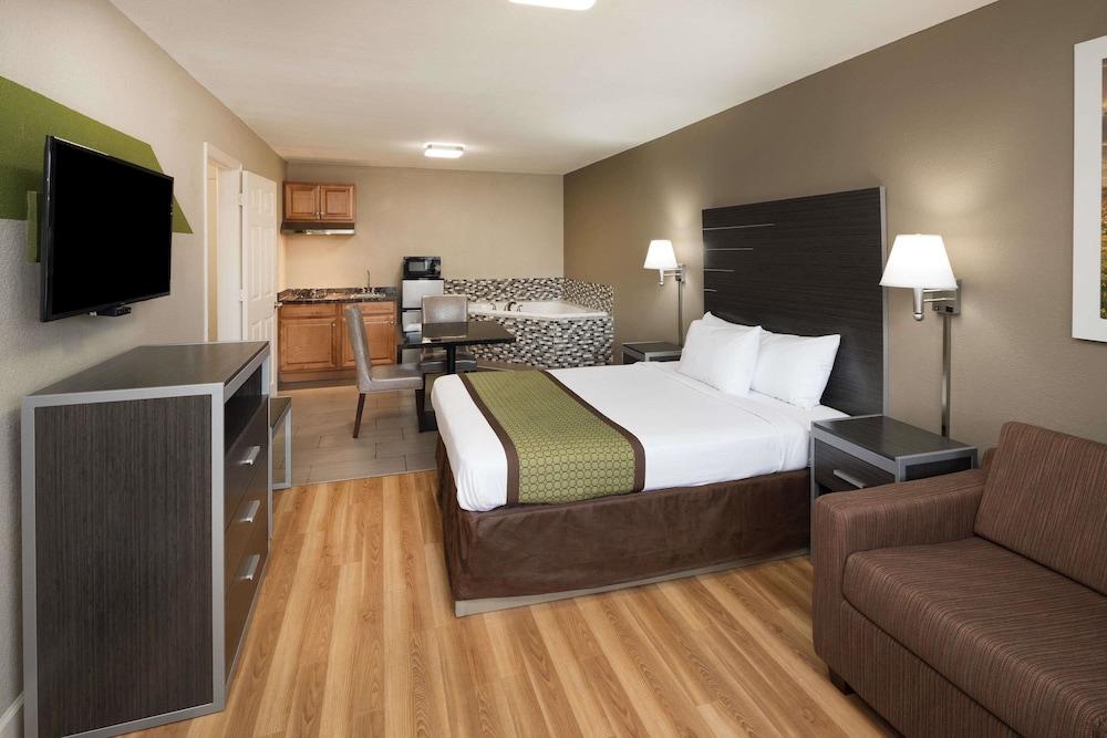 Days Inn & Suites by Wyndham Athens Alabama photo 12