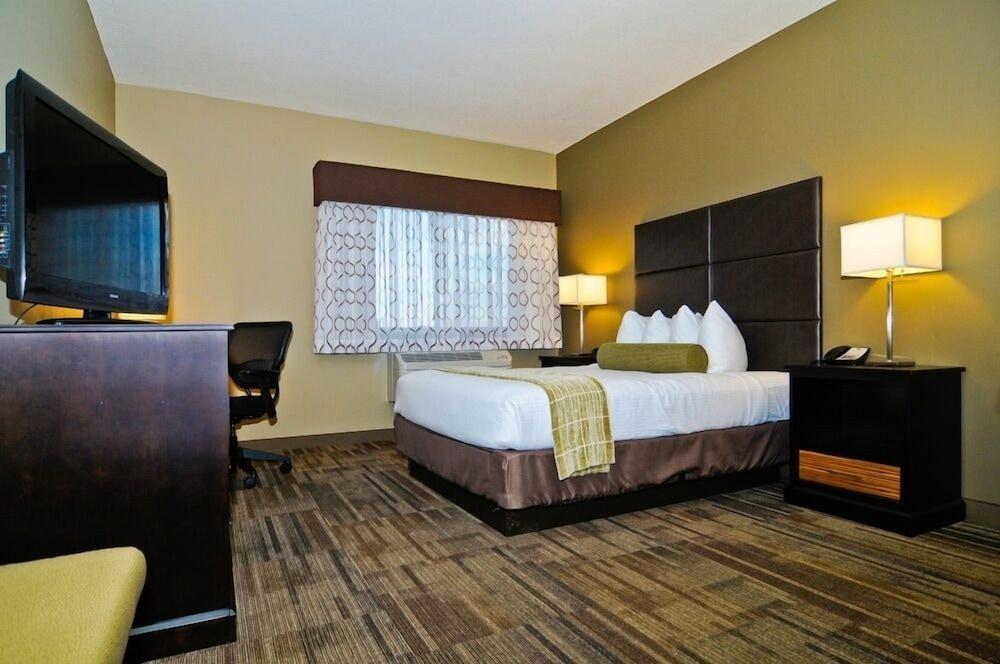 Best Western Plus Night Watchman Inn & Suites photo 10
