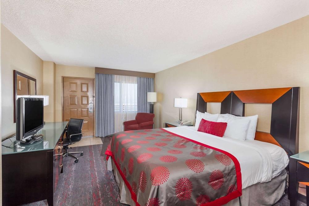 Ramada by Wyndham San Diego National City photo 53