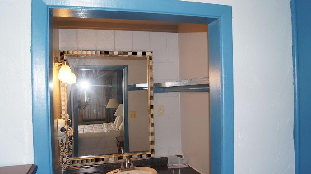 Stone Inn Motel photo 19