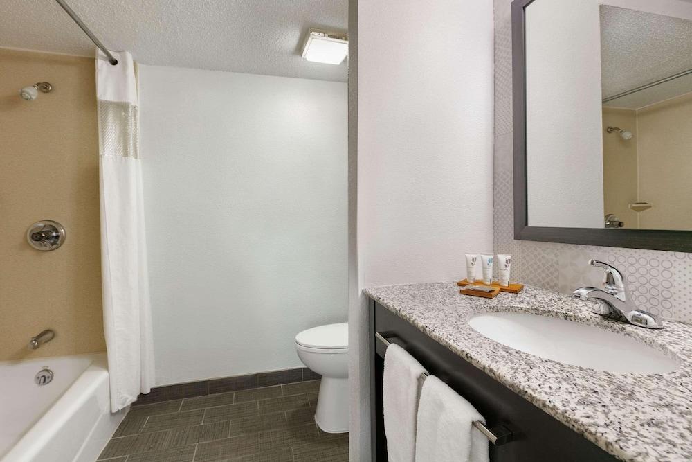 Country Inn & Suites by Radisson, Roanoke Rapids, NC photo 18