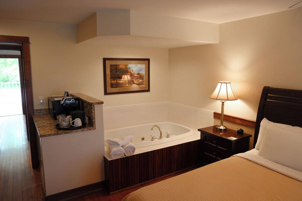 The Liberty Lodge at Sister Bay photo 31