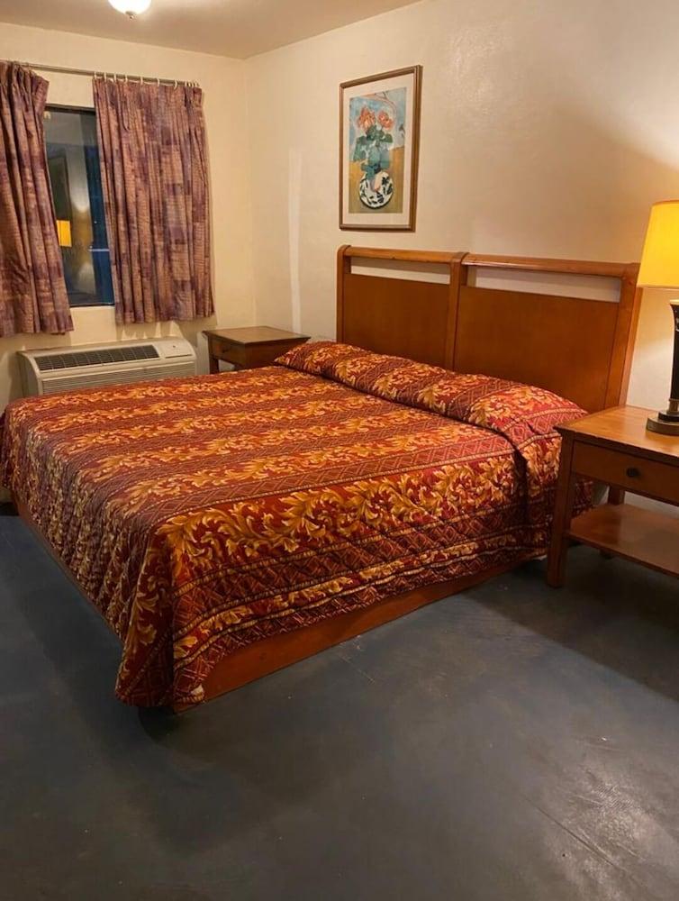 Pharr Executive Inn photo 4